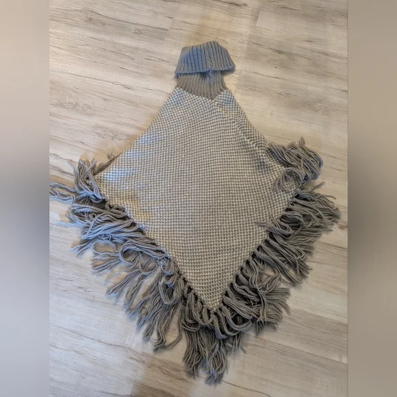 The Limited Gray Knit Fringe Poncho - Picture 4 of 5